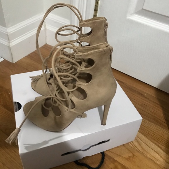 Also heels size 8 - Picture 3 of 8